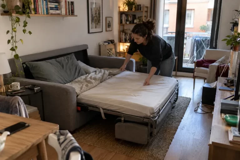 Sofá cama bien integrado en una vivienda real